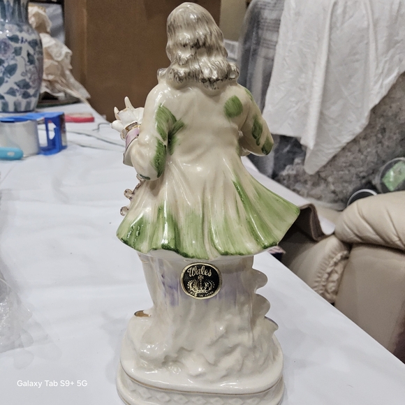 Charming Ceramic Musician Figurine with Green and Purple Accents - Picture 2 of 3